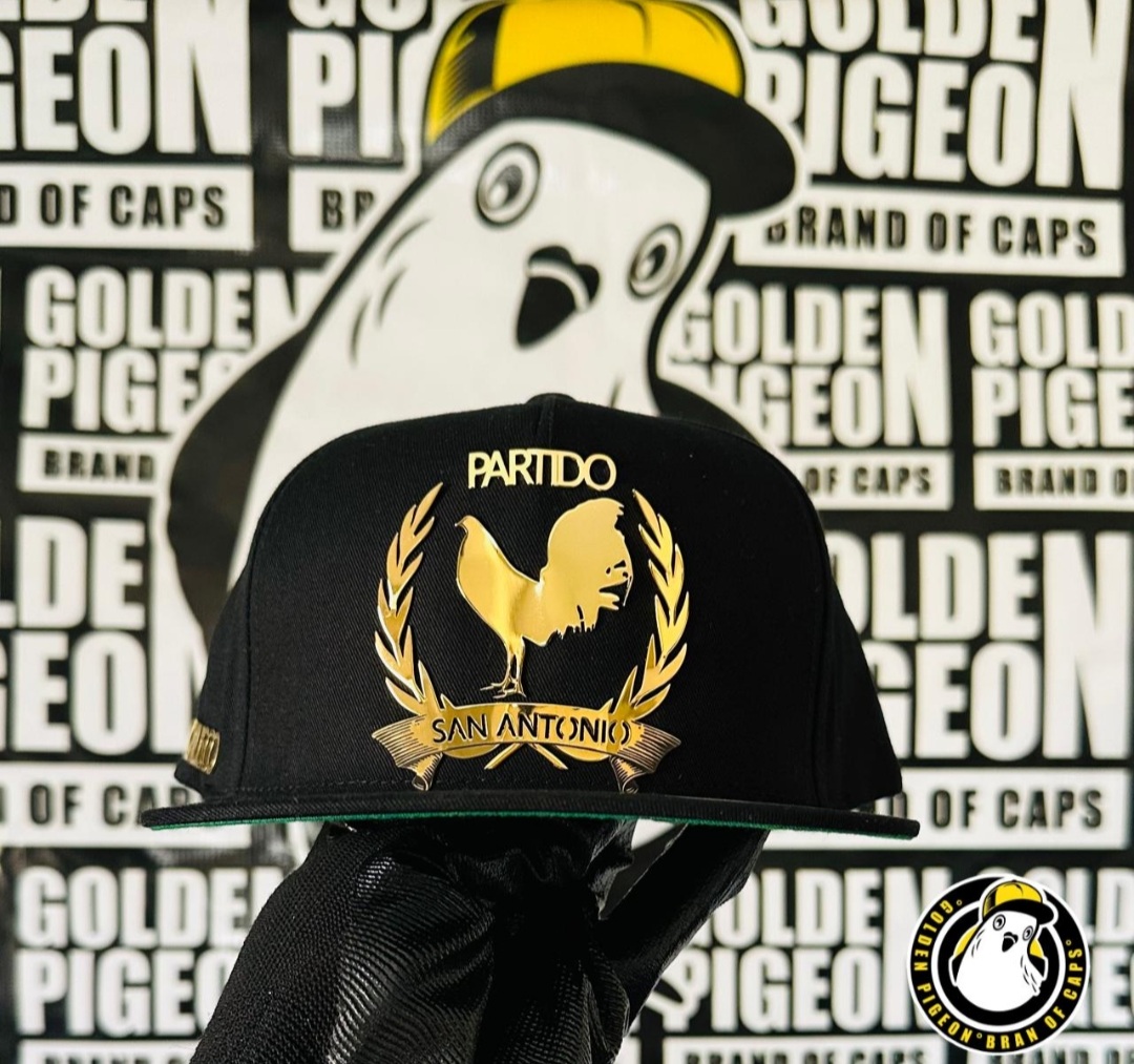 Gorra negra personalizada con placa dorada Partido San Antonio de Gorras de Oro Palomo